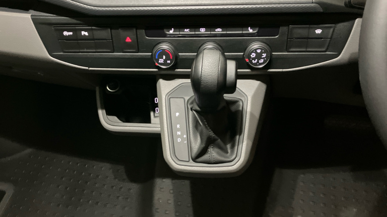 Volkswagen Transporter T32 Lwb Diesel 2.0 TDI 150 Highline Kombi Van DSG